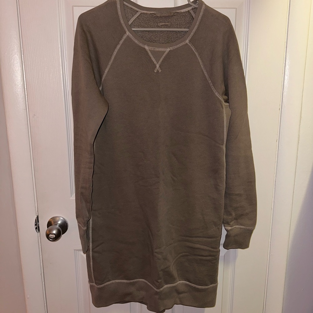Sweatshirt style olive green dress. Long sleeve.